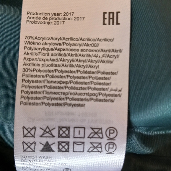 As new. Green & black long shaggy jacket 1 front clasp closure, lined - Picture 6 of 12